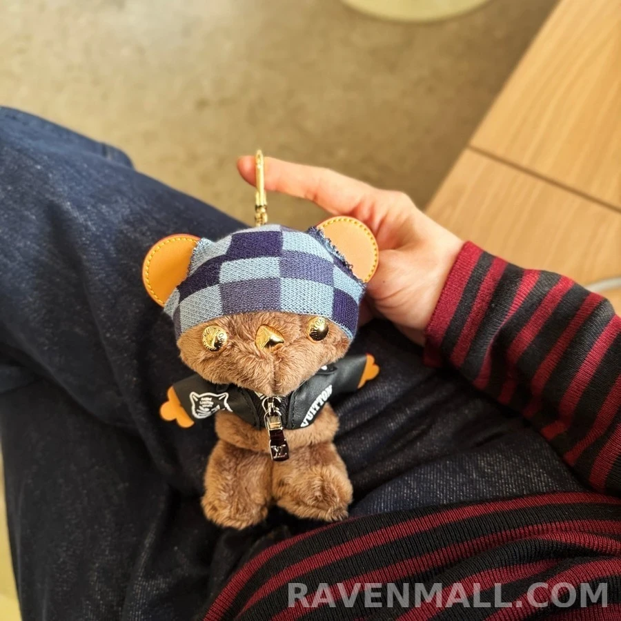 루이비통 루이비통 Louis Bear 체크 비니 라이더 키링 상세 이미지