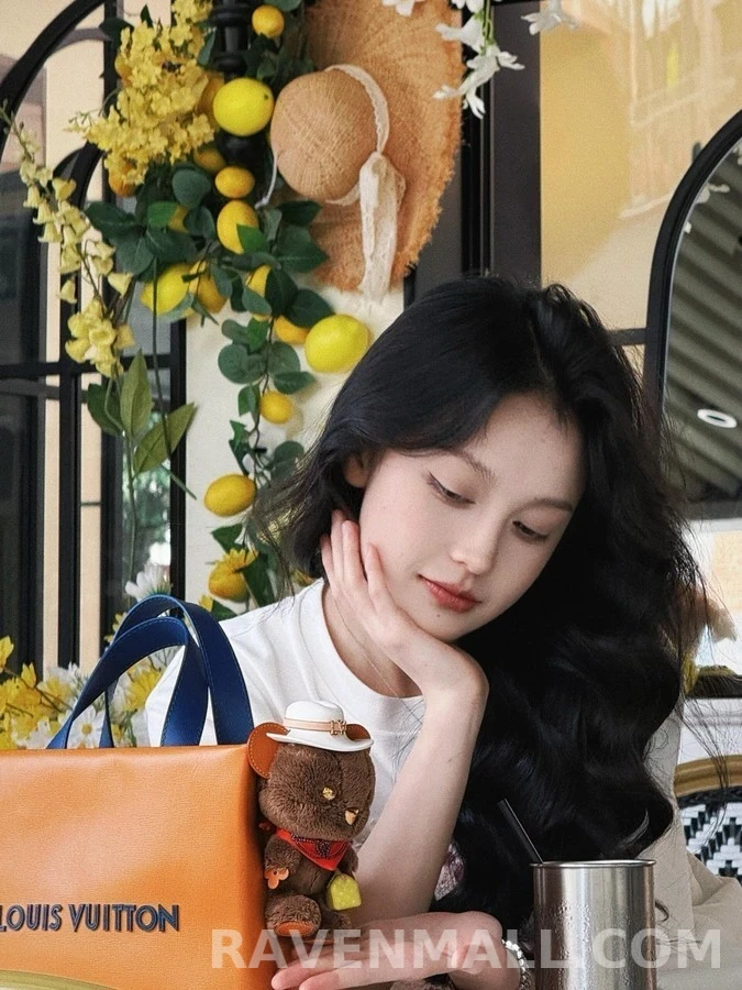 루이비통 루이비통 루이 베어 백 참 상세 이미지