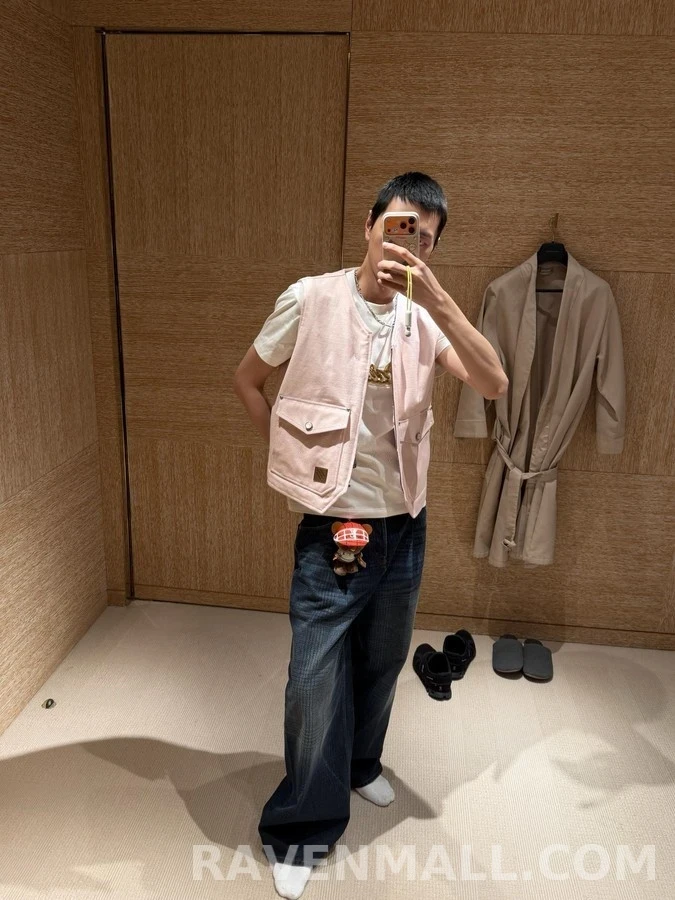 루이비통 루이비통 스트라이프 꿀벌 루이 베어 키링 상세 이미지