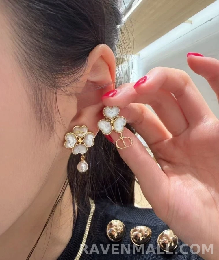 디올 디올 쉘 클로버 비대칭 귀걸이 상세 이미지