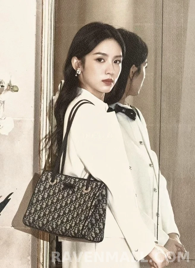 디올 디올 쉘 클로버 비대칭 귀걸이 상세 이미지