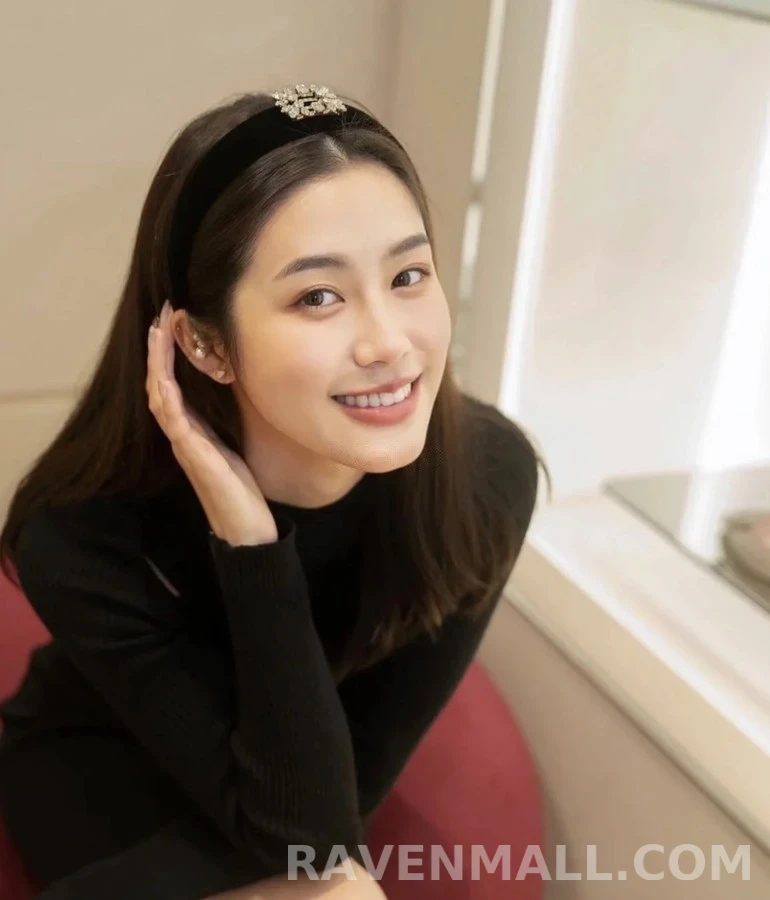 로저 비비에 로저비비에 벨벳 크리스탈 스퀘어 버클 헤어밴드 상세 이미지