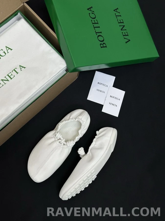 보테가베네타 보테가 베네타 플리츠 노트 플랫 상세 이미지