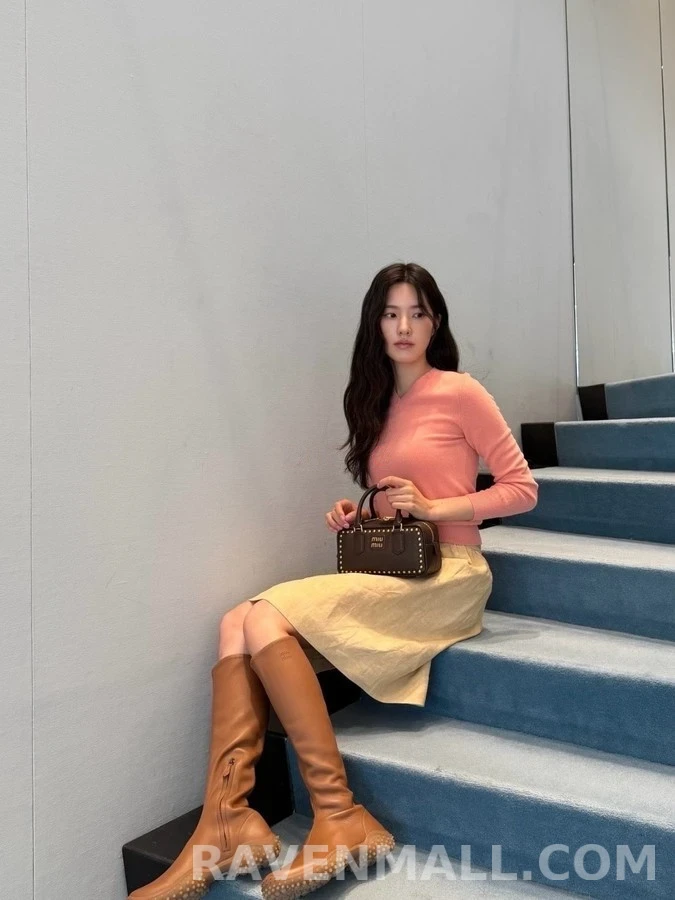 미우미우 미우미우 로고 V넥 스웨터 상세 이미지