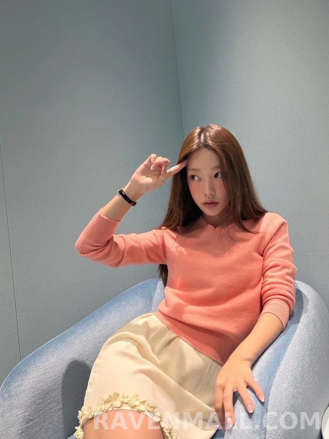 미우미우 미우미우 로고 V넥 스웨터 상세 이미지