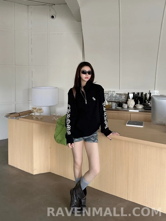 크롬하츠 크롬하츠 고딕 레터링 쿼터집업 맨투맨 상세 이미지