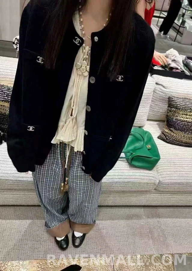 샤넬 샤넬 네 포켓 라운드넥 니트 가디건 상세 이미지