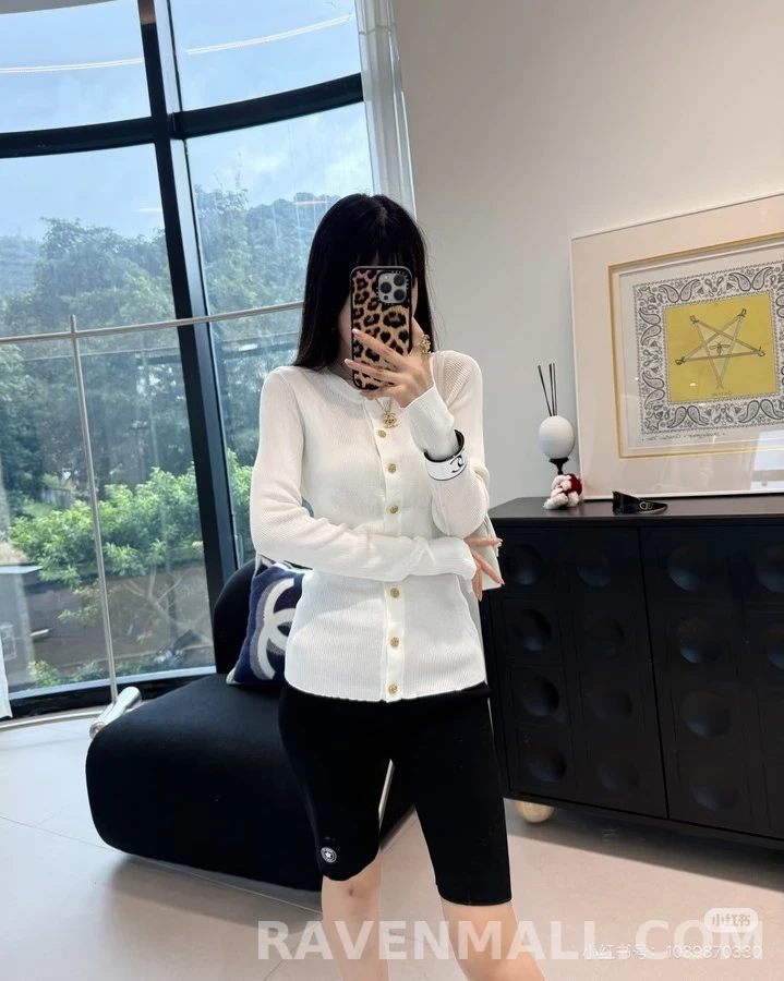 샤넬 샤넬 더블 C 버튼 립 가디건 상세 이미지