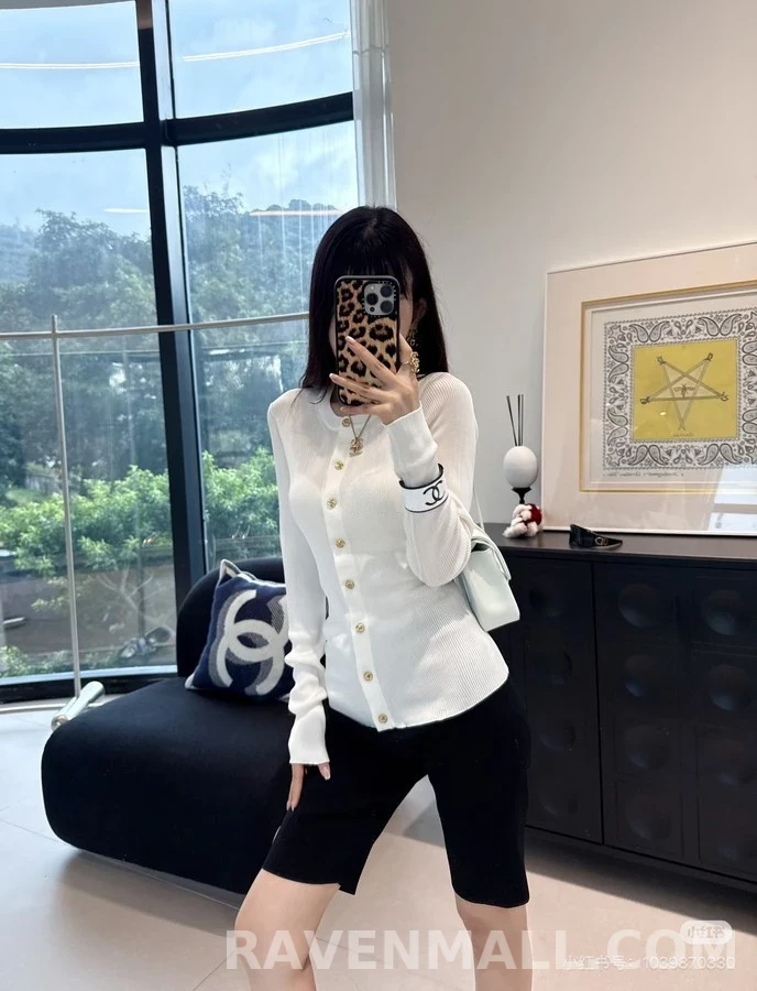 샤넬 샤넬 더블 C 버튼 립 가디건 상세 이미지
