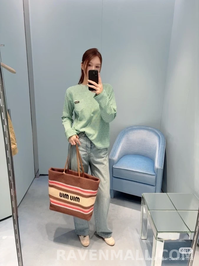 미우미우 미우미우 배색 스트라이프 로고 긴팔 티셔츠 상세 이미지