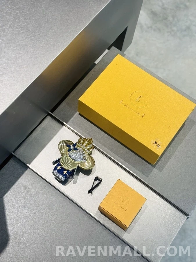 루이비통 루이비통 왕관 비비안 차량용 방향제 상세 이미지