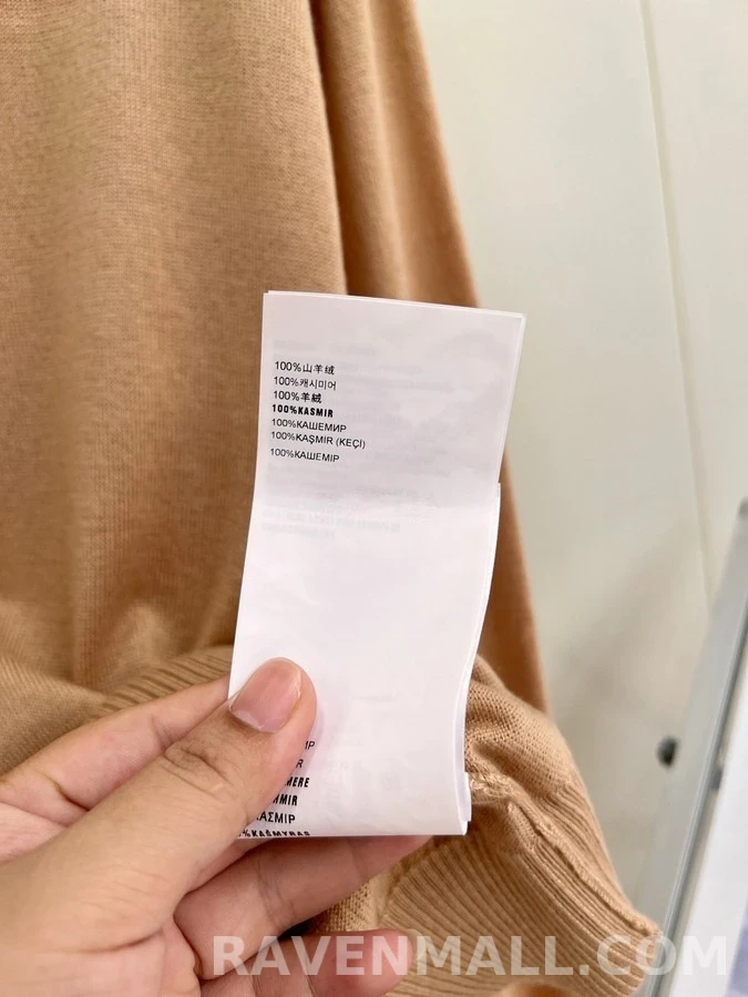 미우미우 미우미우 레이어드 반집업 브이넥 니트 상세 이미지