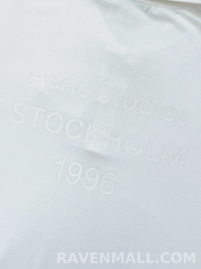 아크네 스튜디오 아크네 스튜디오 엠보싱 로고 긴팔 티셔츠 상세 이미지