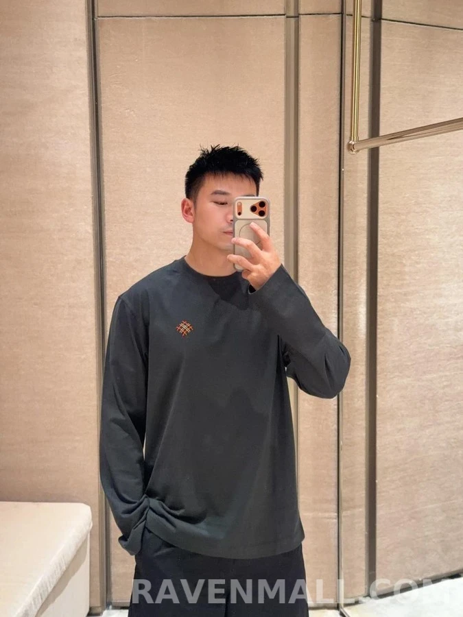 버버리 버버리 자수 레터링 로고 긴팔 티셔츠 상세 이미지