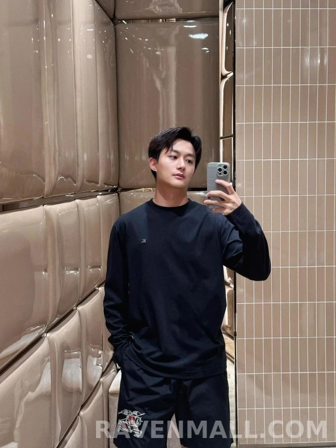 버버리 버버리 메탈 나이트 엠블럼 긴팔 티셔츠 상세 이미지
