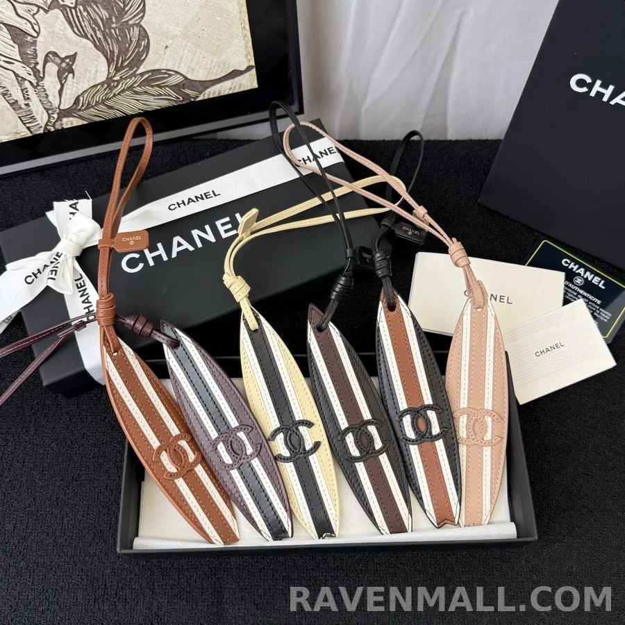 샤넬 샤넬 서프보드 가죽 펜던트 상세 이미지