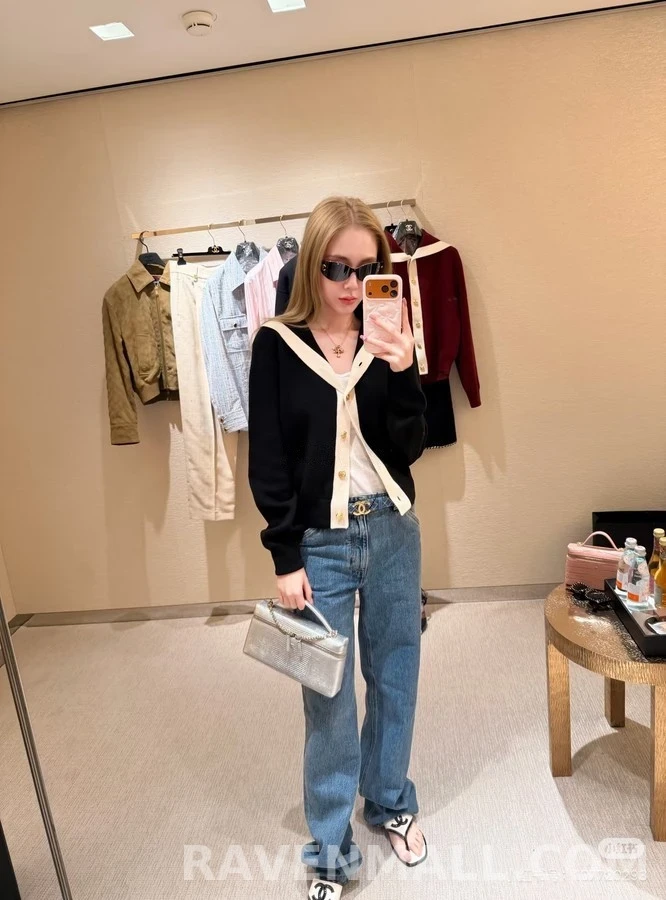 샤넬 샤넬 세일러 카라 배색 금장 버튼 가디건 상세 이미지