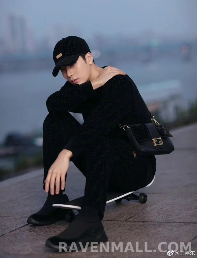 펜디 펜디 플로킹 맨투맨 상세 이미지