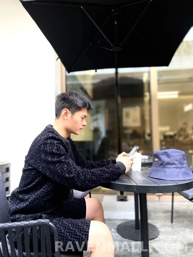 펜디 펜디 플로킹 맨투맨 상세 이미지