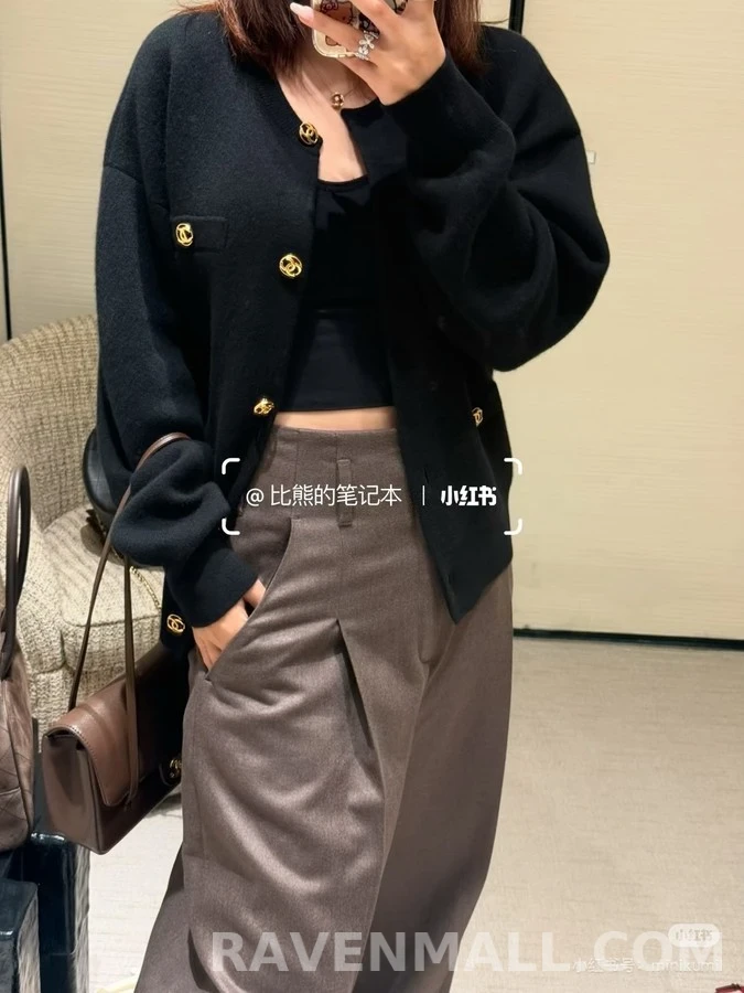 샤넬 샤넬 라운드넥 금장 버튼 가디건 상세 이미지