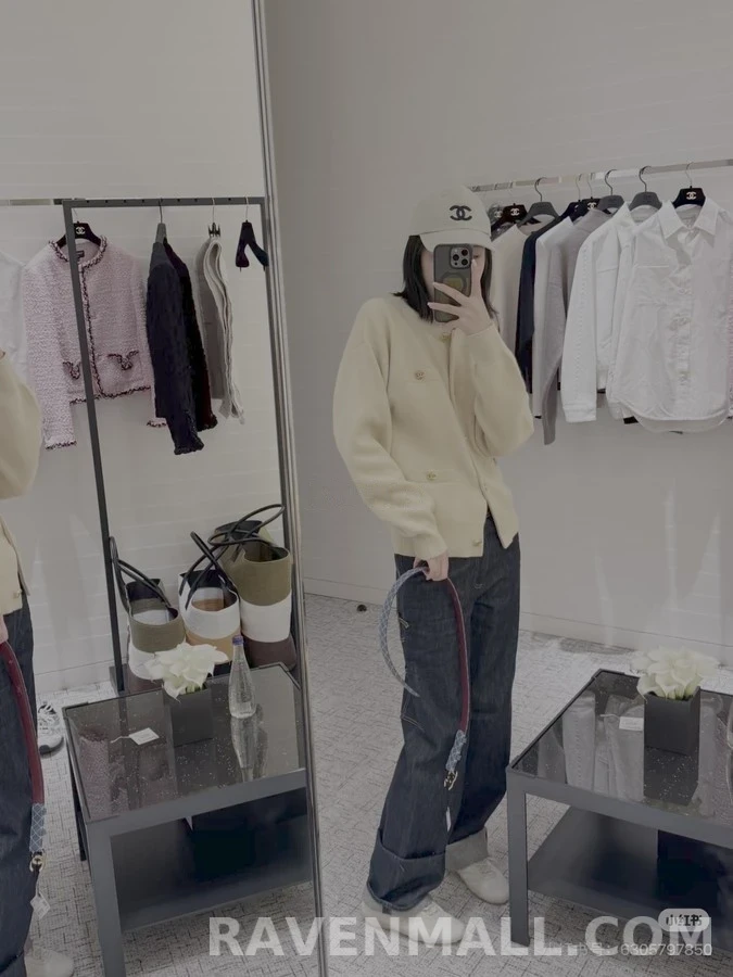 샤넬 샤넬 금장 포켓 라운드넥 가디건 상세 이미지