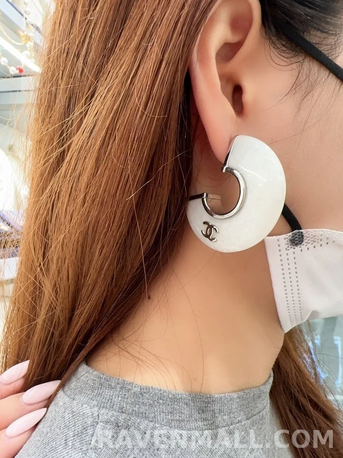 샤넬 샤넬 밀크 레진 C-쉐입 귀걸이 상세 이미지