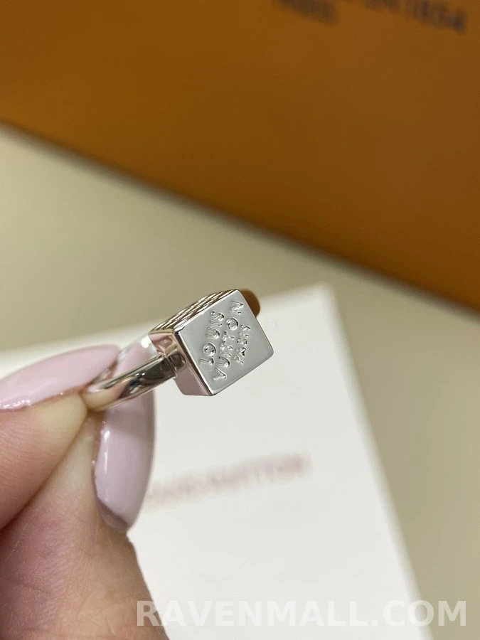 루이비통 루이비통 스퀘어 로고 반지 상세 이미지