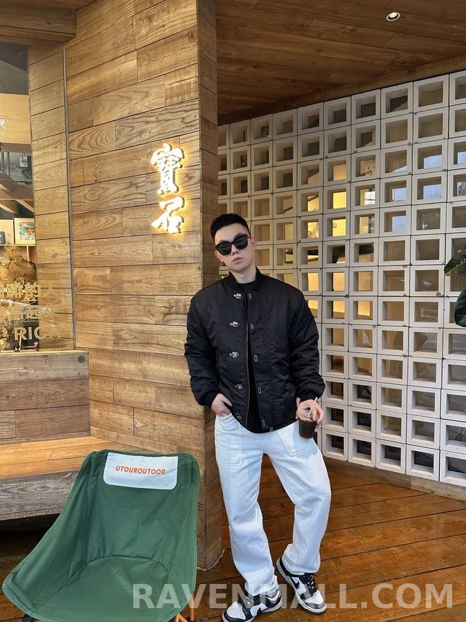 로에베 로에베 훅 잠금 봄버 패딩 상세 이미지