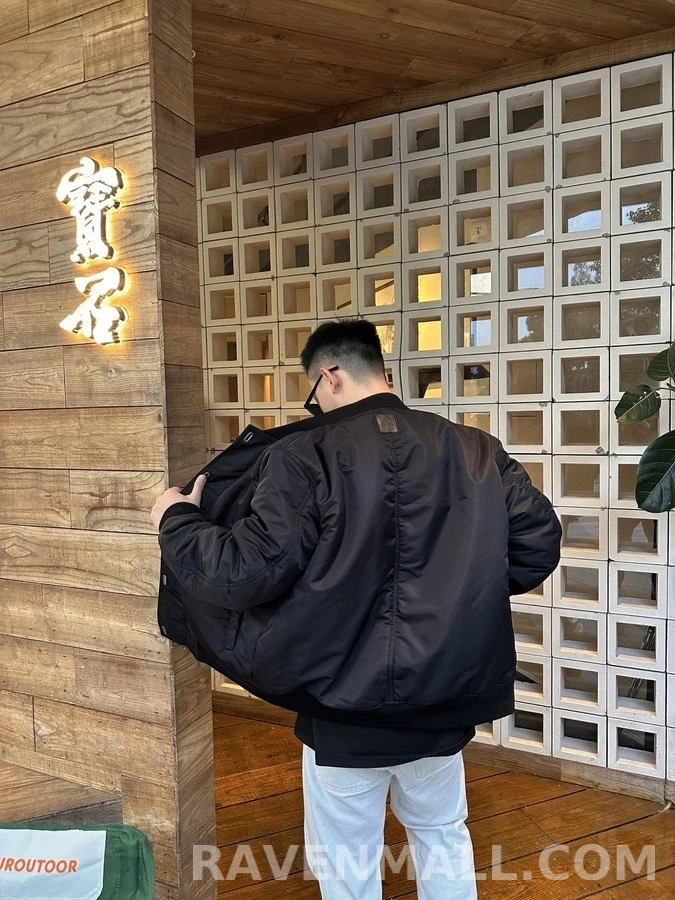 로에베 로에베 훅 잠금 봄버 패딩 상세 이미지