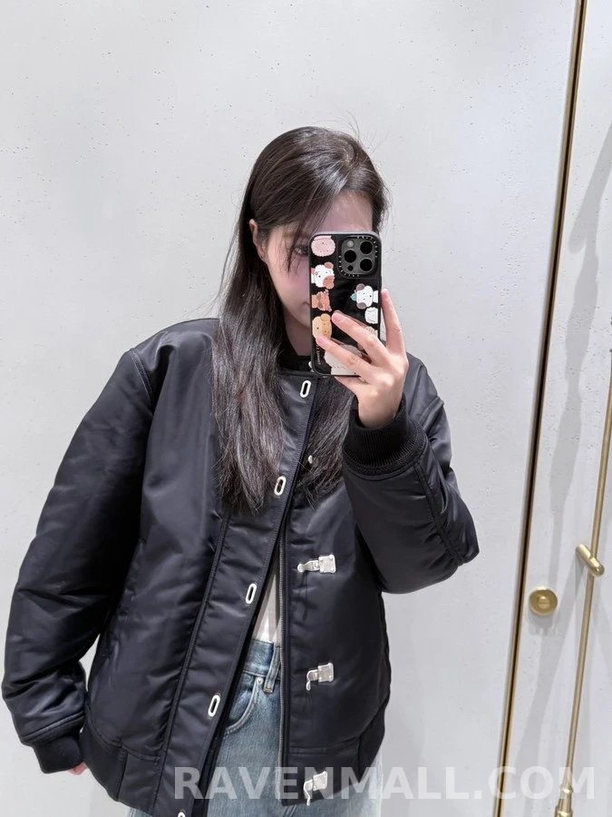 로에베 로에베 훅 잠금 봄버 패딩 상세 이미지