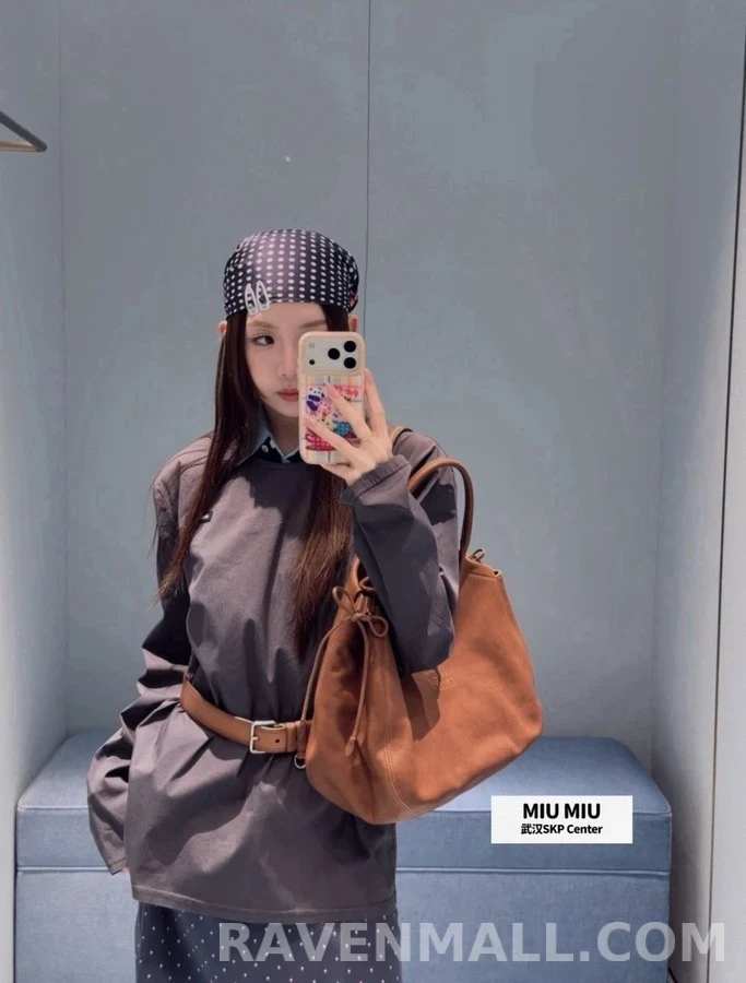 미우미우 미우미우 로고 U넥 긴팔 티셔츠 상세 이미지