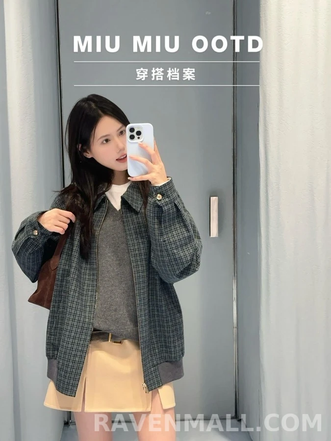 미우미우 미우미우 격자무늬 자수 로고 자켓 상세 이미지
