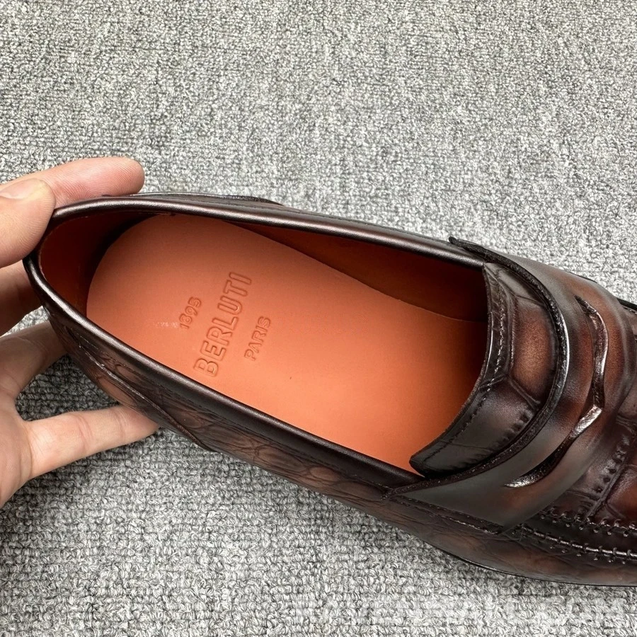벨루티 벨루티 악어 엠보싱 패티나 페니 로퍼 상세 이미지
