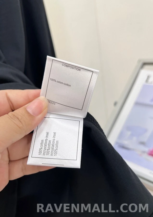 샤넬 샤넬 스퀘어 엠보 패치 긴팔 티셔츠 상세 이미지