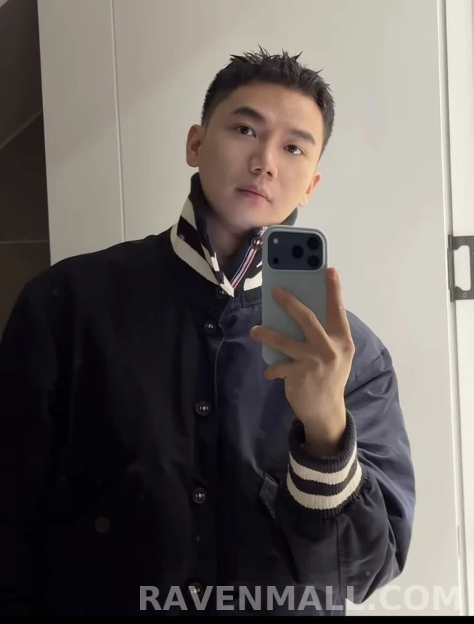 톰브라운 톰브라운 스트라이프 넥 플라이트 자켓 상세 이미지