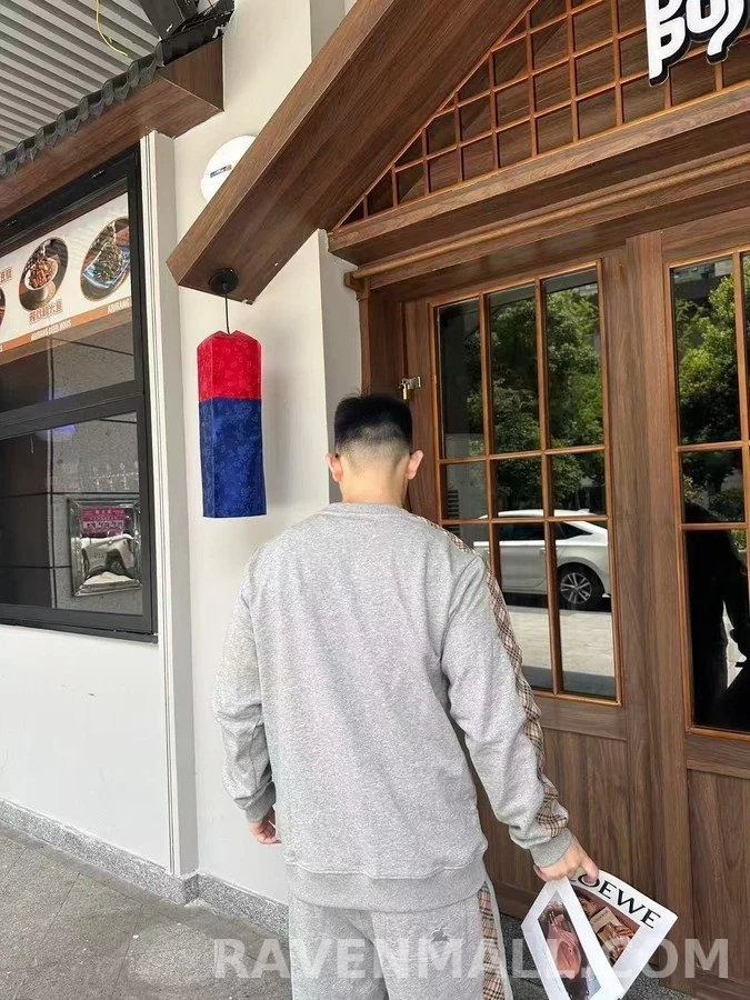 버버리 버버리 체크 스트라이프 로고 맨투맨 상세 이미지