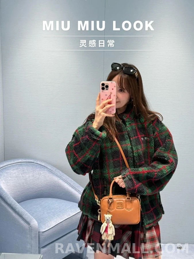 미우미우 미우미우 체크 테디 플리스 자켓 상세 이미지