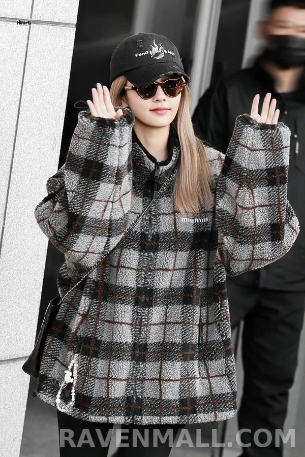 미우미우 미우미우 체크 로고 플리스 자켓 상세 이미지