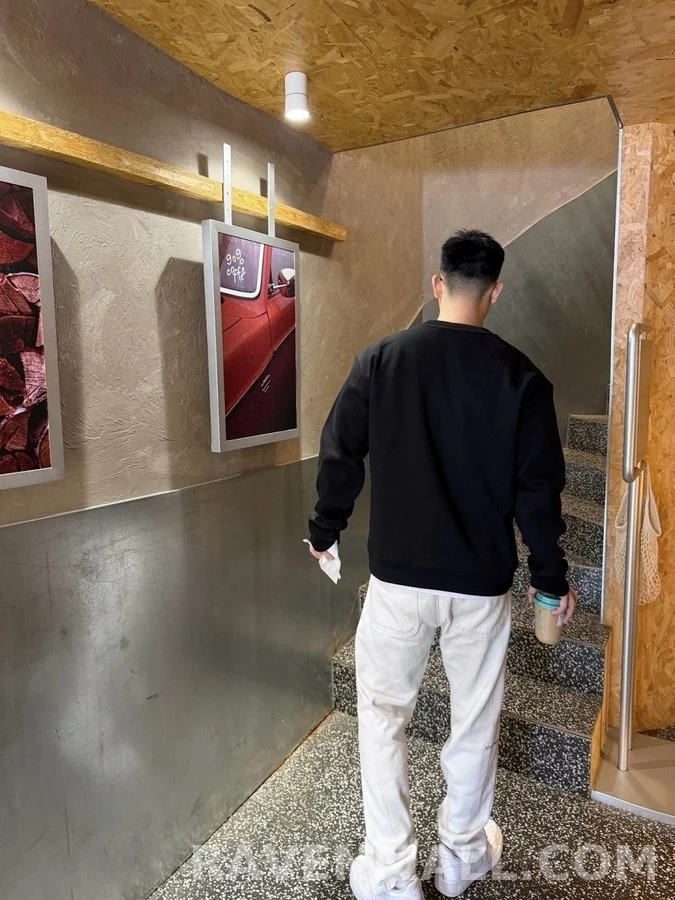 발렌티노 발렌티노 VGOLD 디테일 맨투맨 상세 이미지