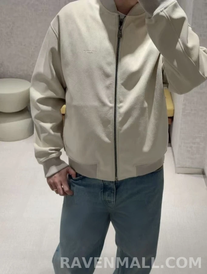 루이비통 루이비통 자수 로고 스웨이드 봄버 자켓 상세 이미지
