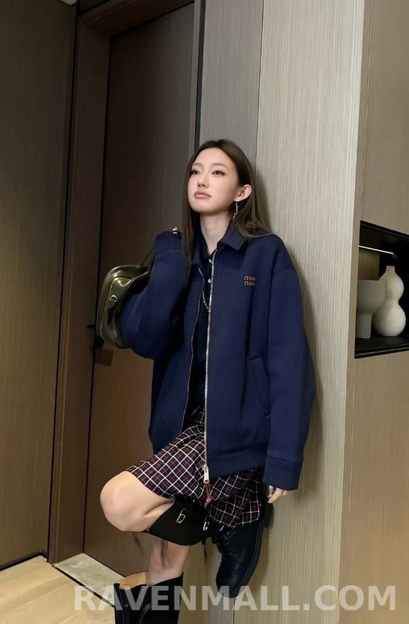 미우미우 미우미우 자수 로고 칼라 집업 상세 이미지