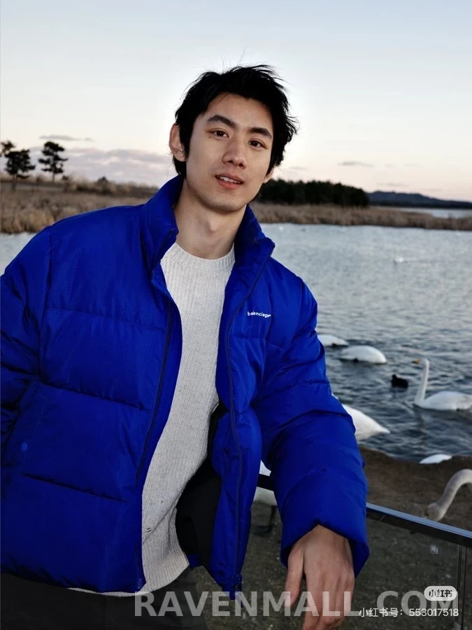 발렌시아가 발렌시아가 언밸런스 패딩 상세 이미지