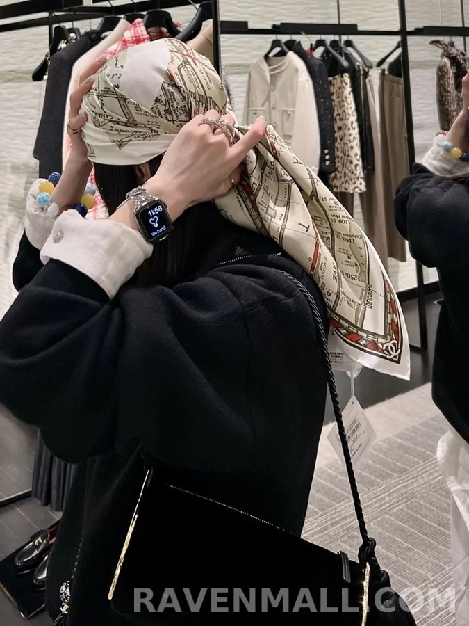 샤넬 샤넬 로고 하프집업 니트 상세 이미지