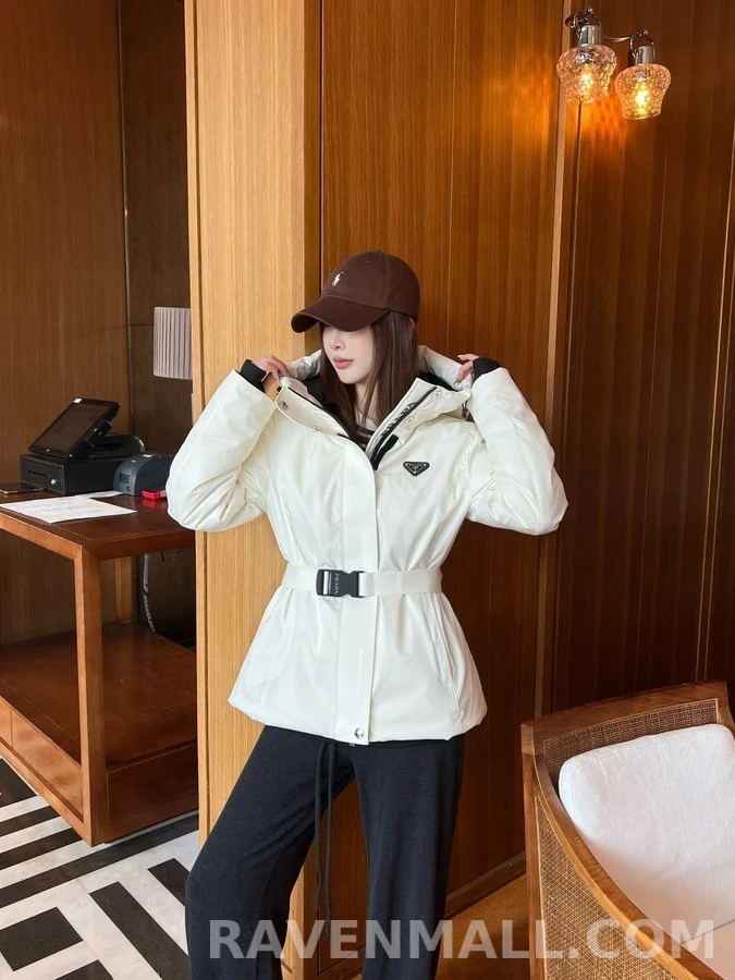 프라다 프라다 벨티드 후드 다운 재킷 상세 이미지