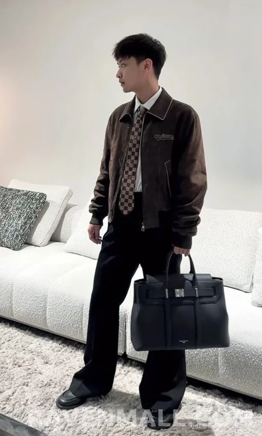 루이비통 루이비통 스웨이드 뷔통 자수 봄버 자켓 상세 이미지