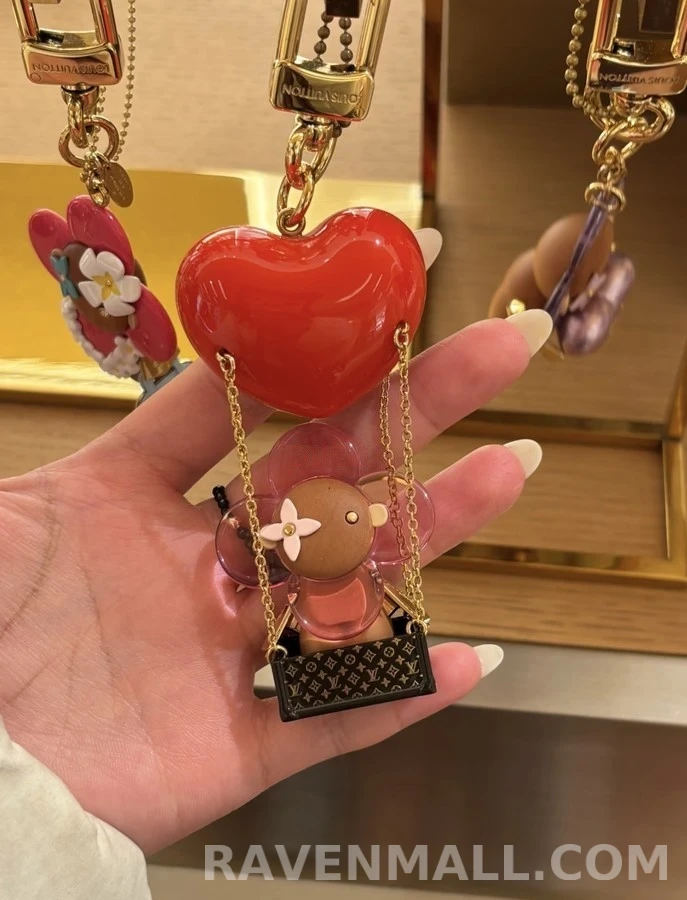 루이비통 루이비통 비비안 하트 스윙 키링 상세 이미지
