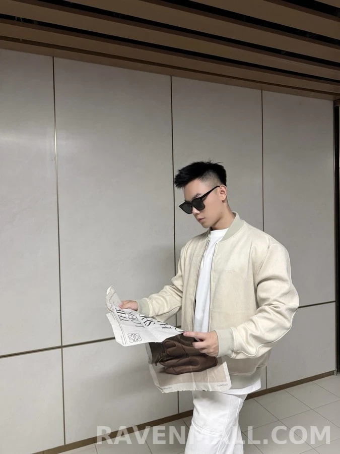 루이비통 루이비통 자수 로고 플라이트 재킷 상세 이미지