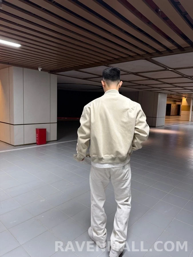 루이비통 루이비통 자수 로고 플라이트 재킷 상세 이미지
