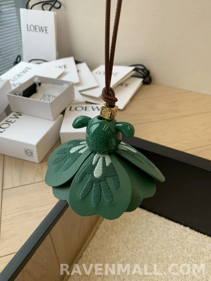 로에베 로에베 플라워 엘프 키링 상세 이미지