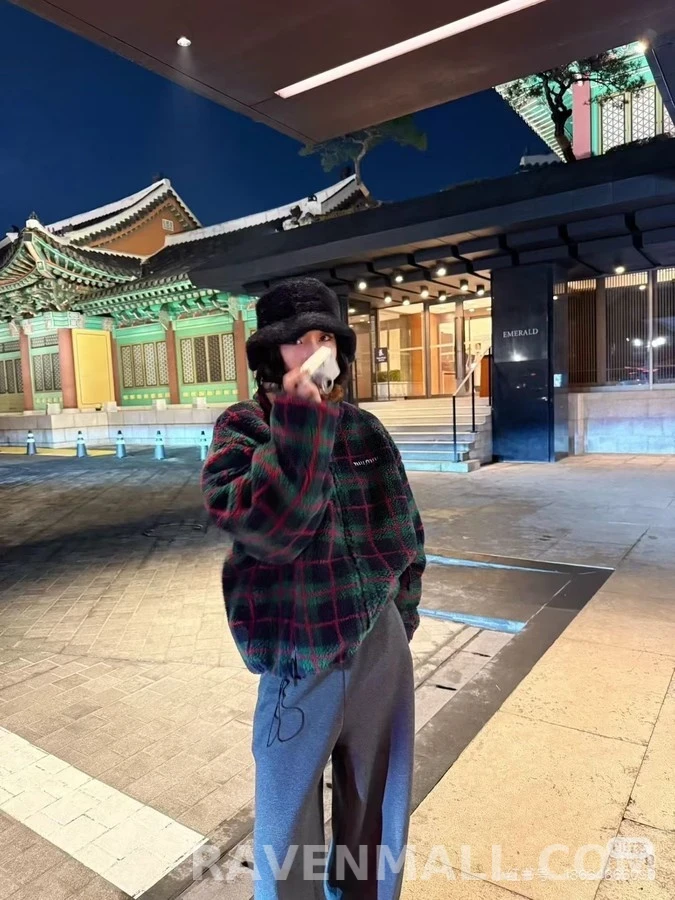 미우미우 미우미우 로고 플래드 플리스 자켓 상세 이미지